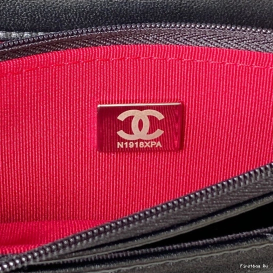 First Bag Ru CHANEL CHAIN 19 ON WALLET 0809